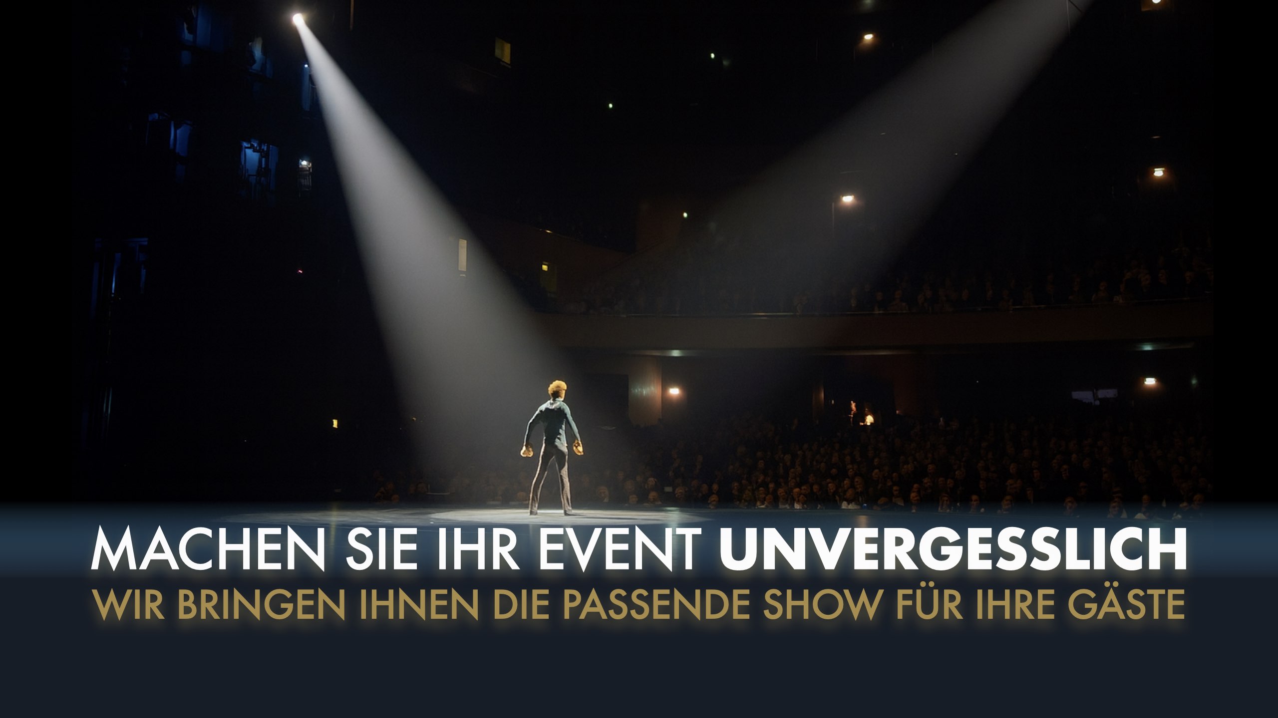Der Zauberkünstler Toni Bauhofer steht vor einem großen Publikum und zeigt seine Show.